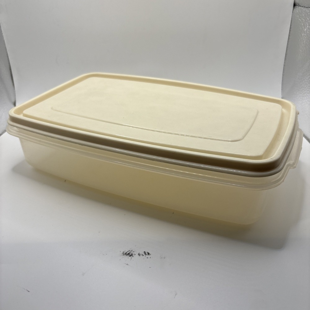 Rubbermaid Servin Saver #6 Container Clear Almond Lid 7 Cups 1.7L Rectangular